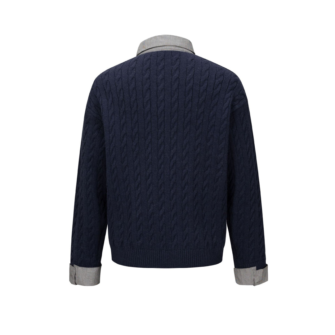 Herren Strukturierter Strickpullover mit integriertem Hemdkragen und Dreiknopf‑Leiste Echoarchiv