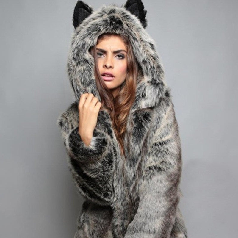 Damen Kurze Kapuzenjacke aus veganem Hochflor-Kunstpelz mit Katzenohren und taillierter Silhouette Echo Archiv