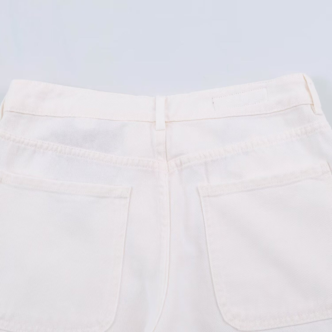 Damen High-Waist Wide‑Leg Jeans mit aufgesetzten Fronttaschen und Mittelnaht-Detail Echoarchiv