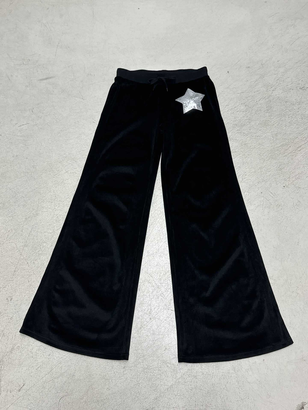 Damen nan Samt-Hose mit weitem Bein, elastischem Bund und Pailletten‑Sternapplikation Echo Archiv