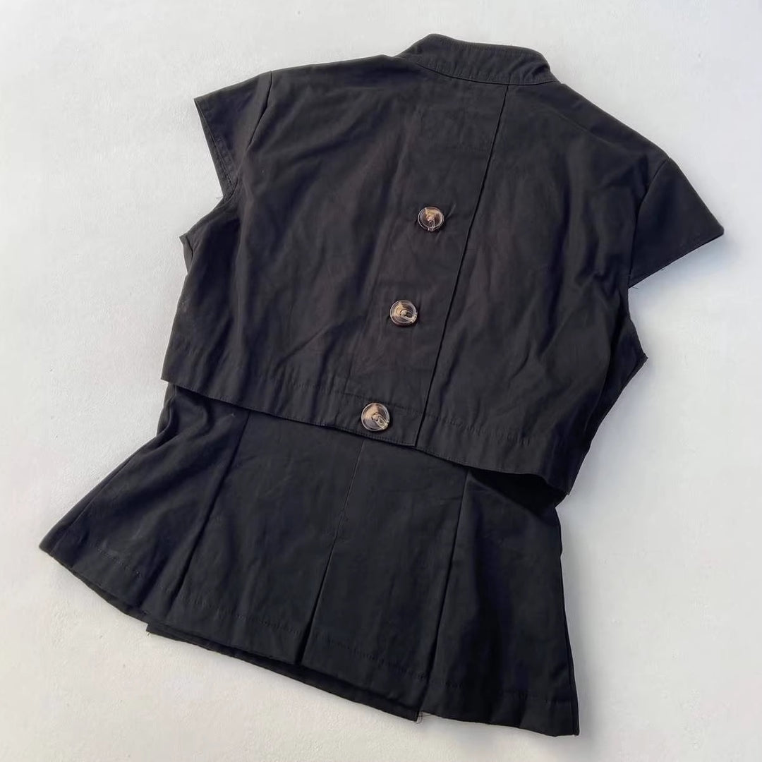 Damen Modisches Kurzarmshirt mit Stehkragen und dezenten Knopfdetails Echo Archiv