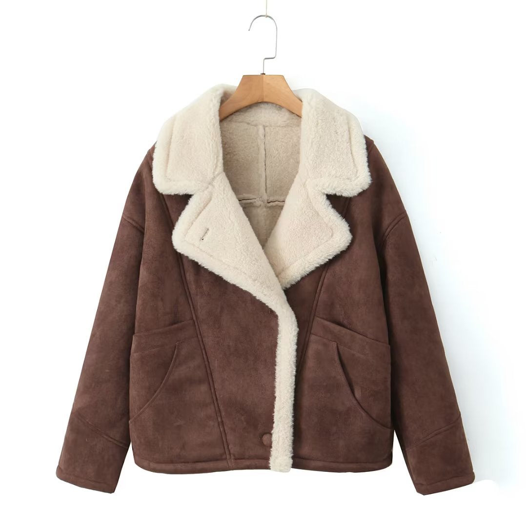 Damen Kurzgeschnittene Fliegerjacke aus Veloursimitat mit Teddyfutter und großem Revers Echo Archiv