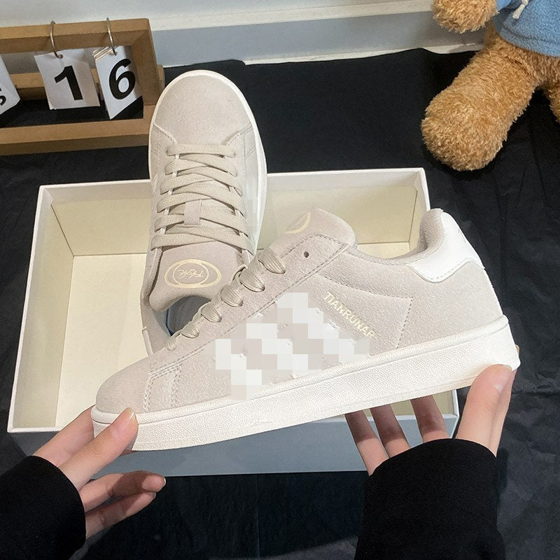 Damen niedriger Sneaker mit Gummisohle und Wildleder-Optik Echoarchiv