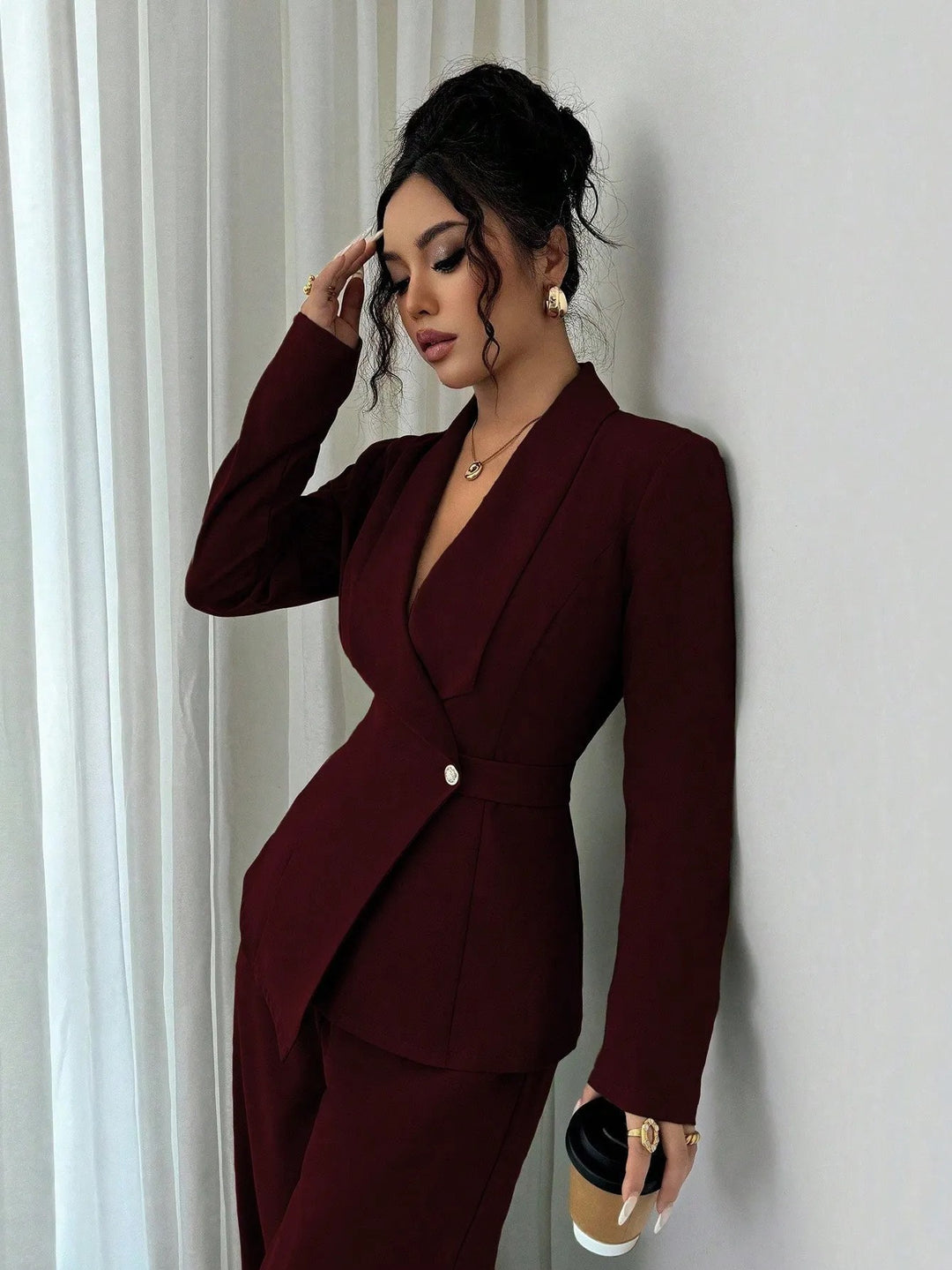 Damen taillierter Businessblazer mit Schalkragen, Gürtelbund und Ein-Knopf-Verschluss – Valéne