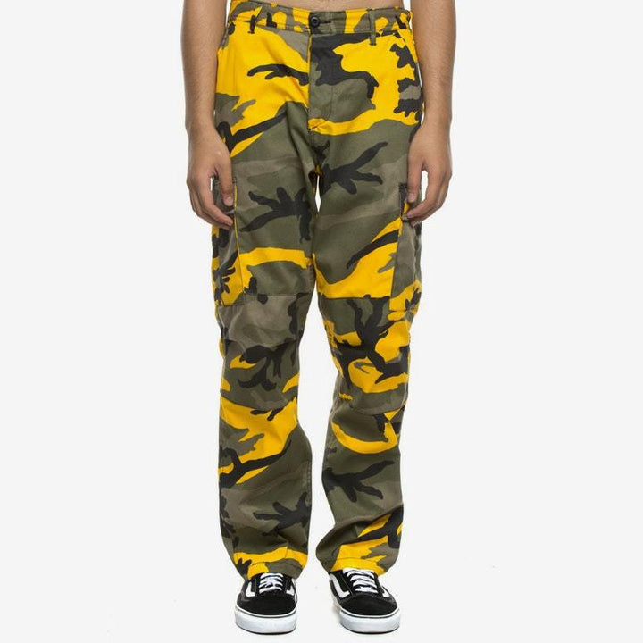 Herren Cargohose mit funktionalen Taschen und modernem Camouflage-Design Echoarchiv