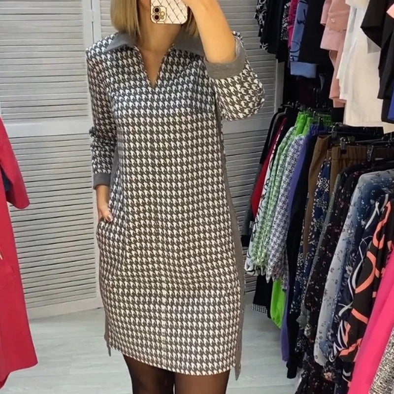 Damen nan knielanges Strickkleid mit Hahnentritt, Polokragen und seitlichen Eingrifftaschen Echo Archiv