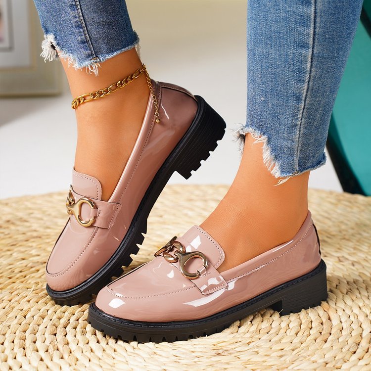 Damen nan lackierte Loafer mit profilierter Traktorsohle und goldener Zierkette Echo Archiv