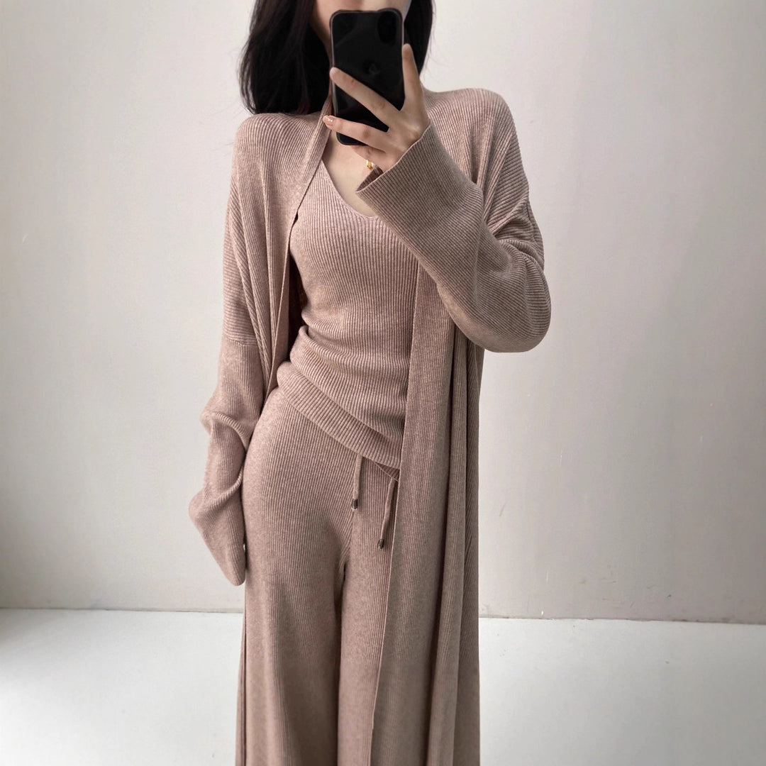 Damen Feinstrick-Loungewear-Set mit Longcardigan, Ripp-Top und weitem Strickhose Echoarchiv