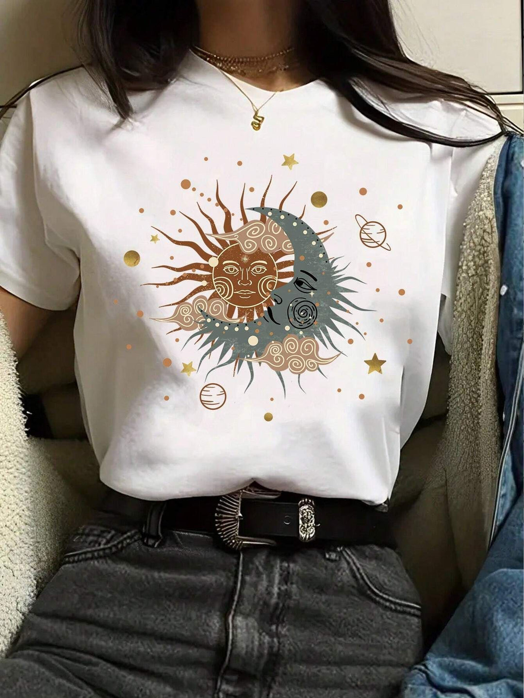 Damen T-Shirt mit kreativem Grafikdruck und luxuriösen Paillettenakzenten Echo Archiv