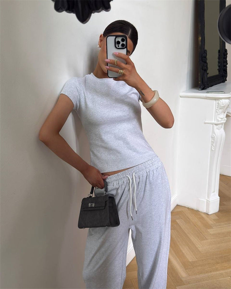 Damen figurnahes Kurzarm-Rippshirt und elastische High-Waist-Loungehose Set – Élanora