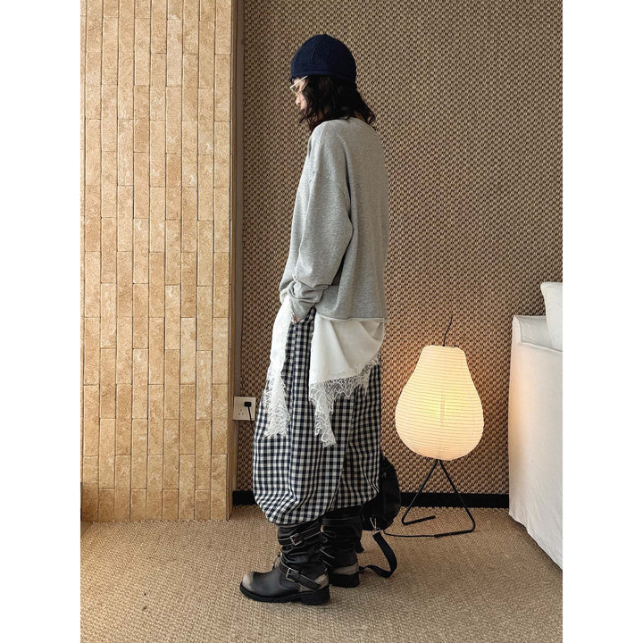 Damen Oversized-Sweatshirt aus weichem Sweatstoff mit roher Kante und V-Ziernaht Echoarchiv