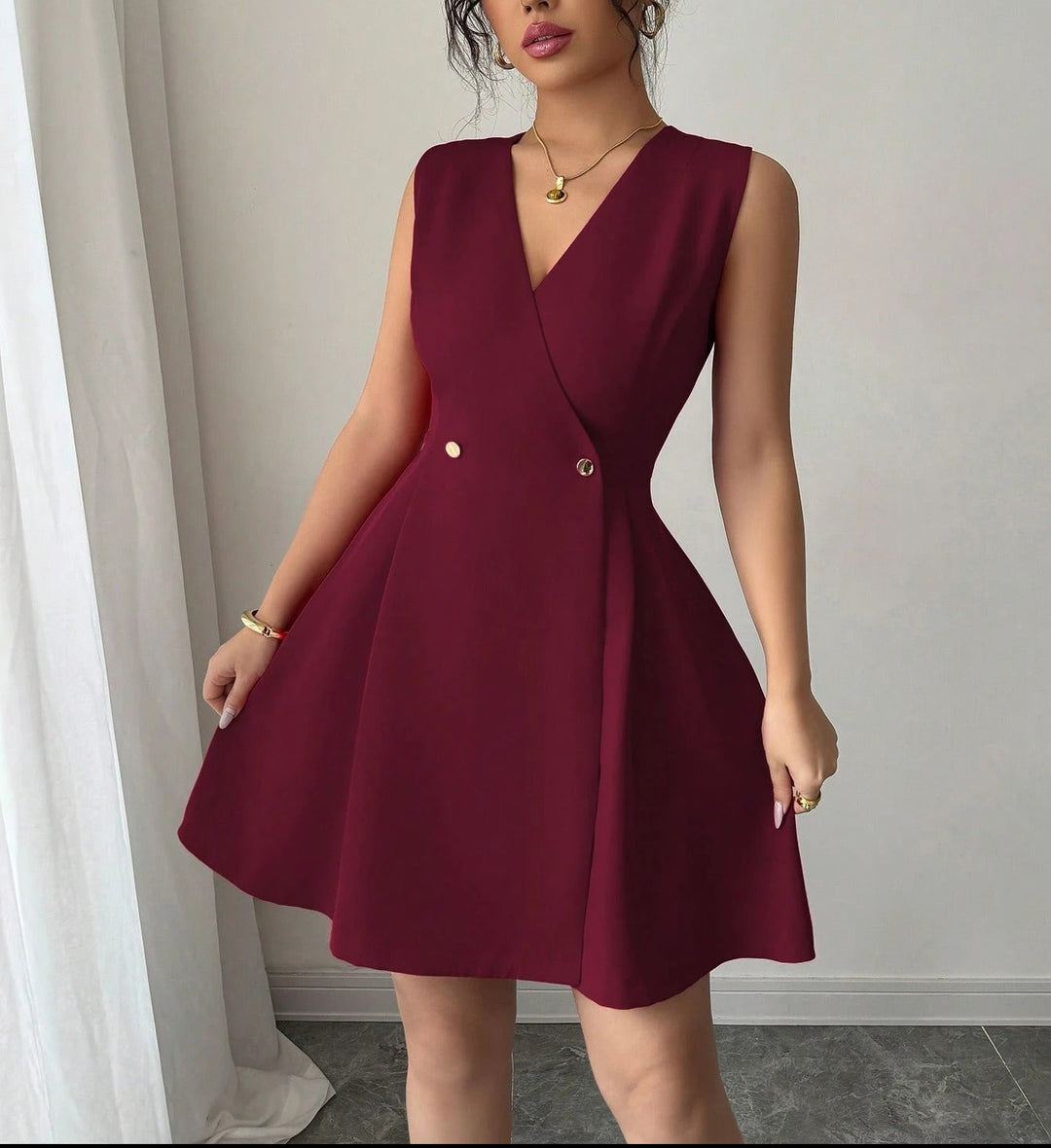 Damen Wickelkleid mit eleganter Silhouette und Knopfdetails Echo Archiv
