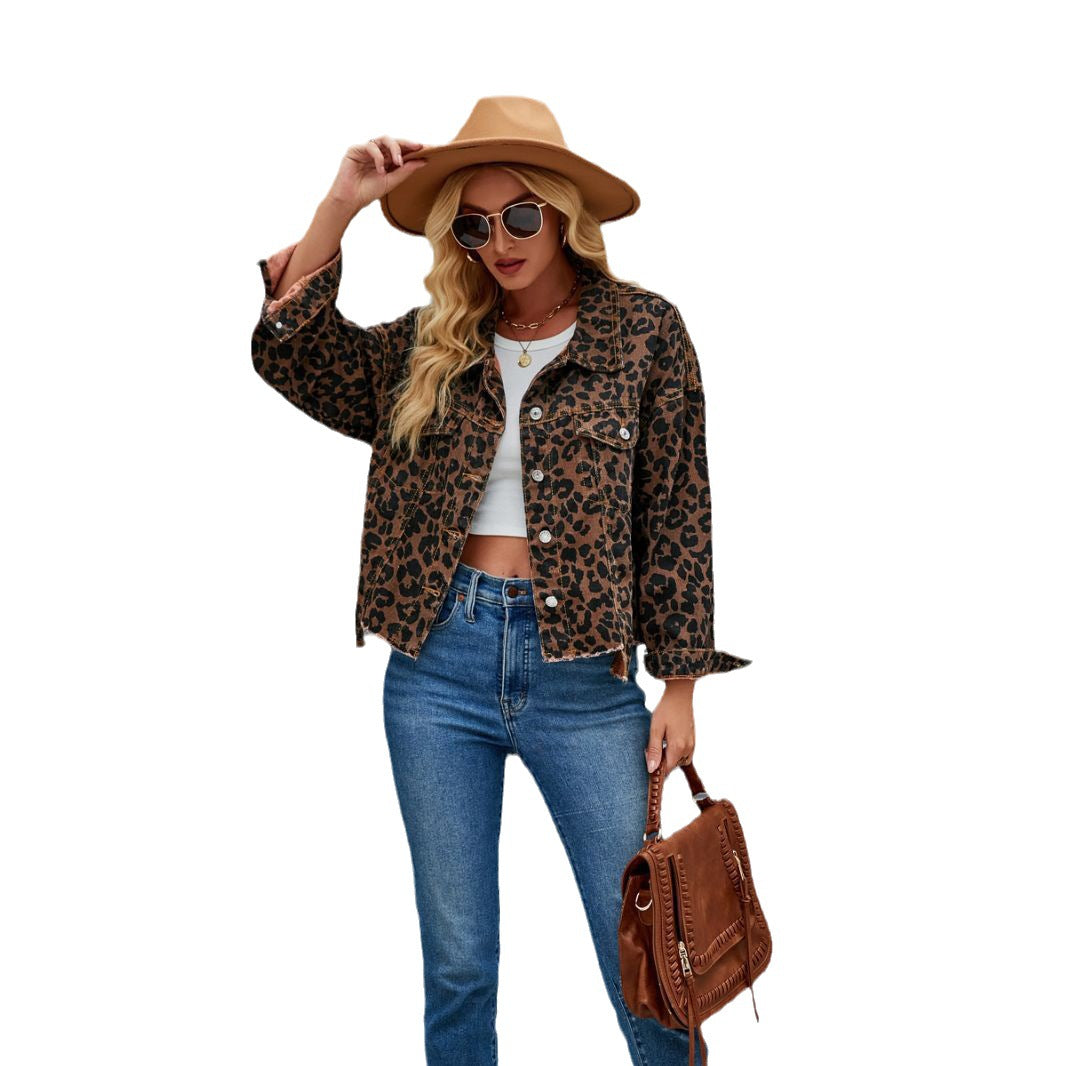 Damen Jeansjacke Im Angesagten Leo-Design mit Cooler Schnittführung und Lässigen Details Echoarchiv