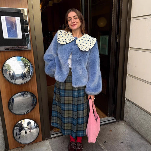 Damen Kurze Kunstpelzjacke mit markantem Häkelkragen Echoarchiv