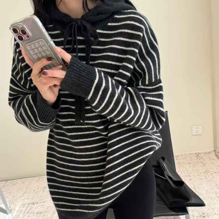 Damen Oversize-Kapuzenpullover aus weichem Feinstrick mit maritimem Streifenmuster Echoarchiv