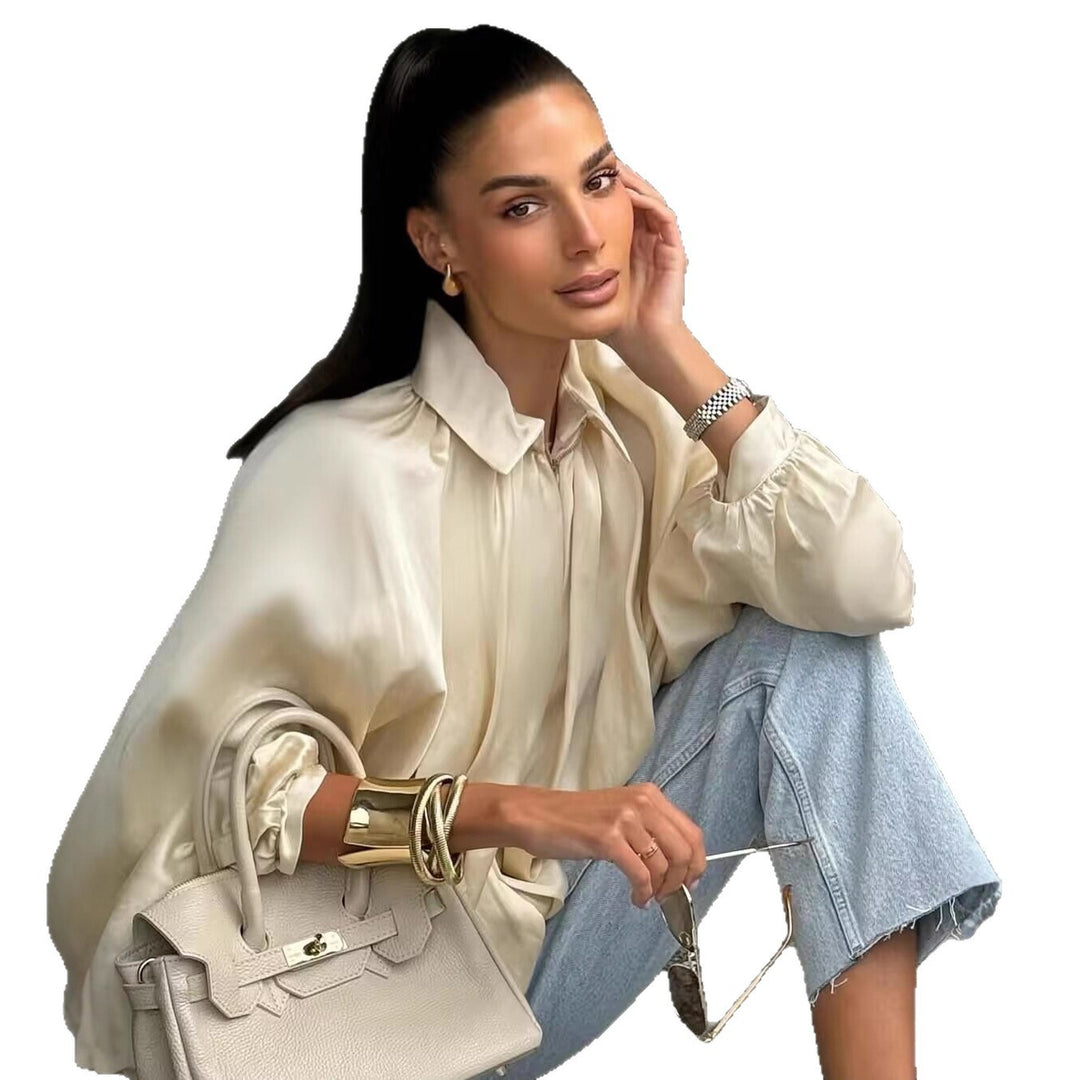 Damen Weite plissierte Cape-Bluse mit Stehkragen und verdecktem Reißverschluss Echo Archiv