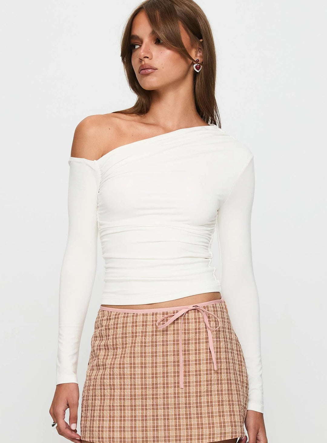Damen Off-Shoulder Raffungsshirt mit langen Ärmeln und elegantem Design Echo Archiv