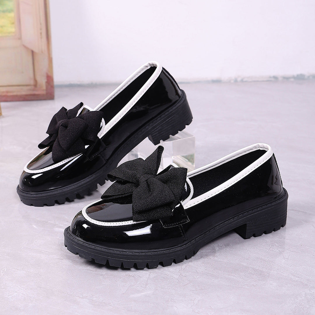 Damen Plateau-Loafer aus Lackimitat mit profilierter Gummisohle und Zierschleife – Lioré