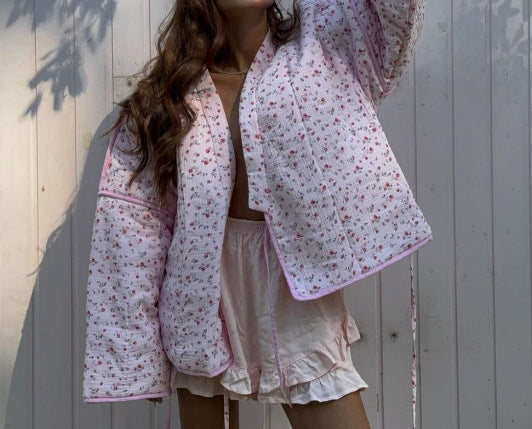 Damen Gepolsterte Kurz-Steppjacke mit floralem Micro-Print, Kontrastpaspel & Boxy-Silhouette Echoarchiv