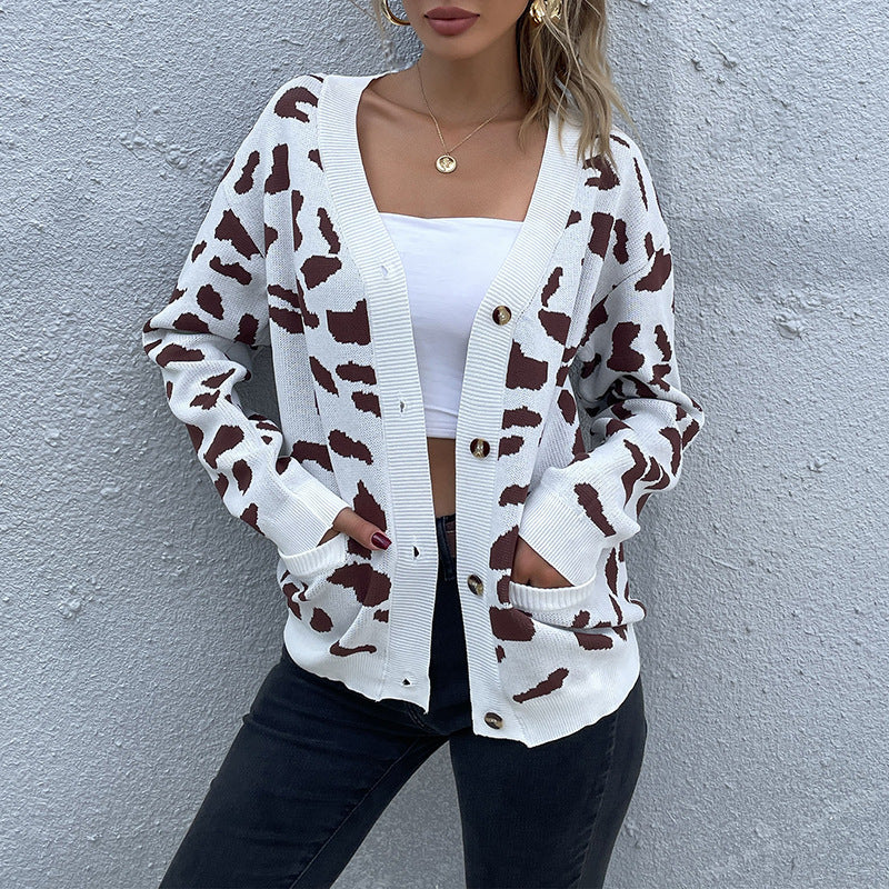 Damen Kurzgeschnittener V‑Ausschnitt Strickcardigan mit Animal‑Jacquard und Eingrifftaschen Echoarchiv