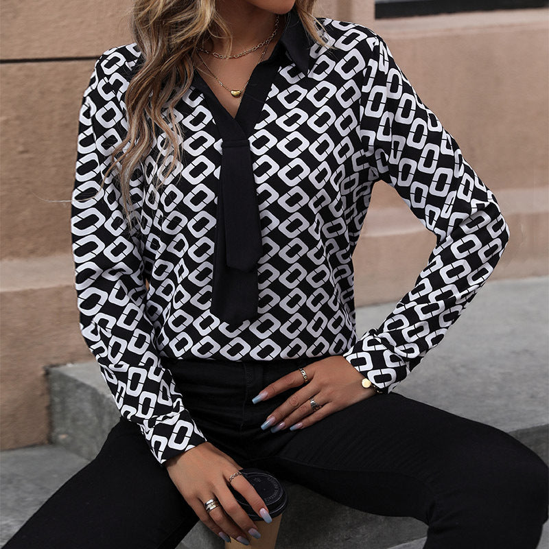 Damen Gemusterte Chiffon-Bluse mit Krawatten-Detail und geometrischem Print Echoarchiv