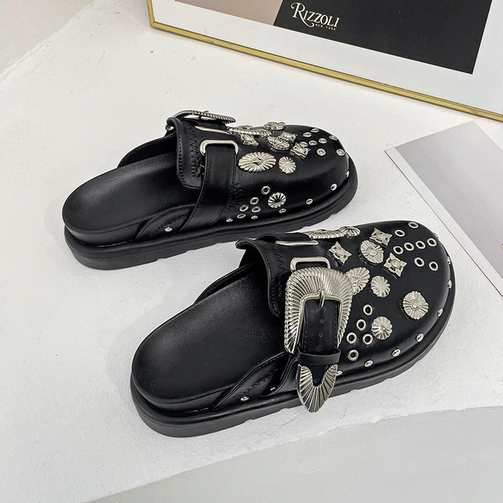 Damen nan verzierte Schlupf-Clogs mit metallischen Conchos, großer Zierschnalle und ergonomischem Fußbett Echo Archiv