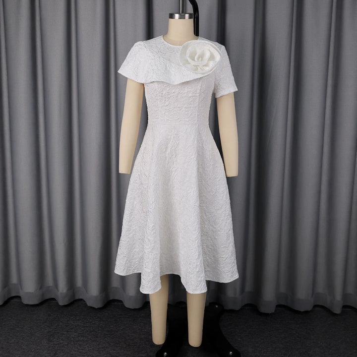Damen festliches Kleid mit kunstvollem Blumendekor und wunderschöner Drapierung Echo Archiv