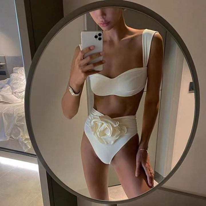 Damen Eleganter Bikiniverschnitt mit floralem Detail Echo Archiv