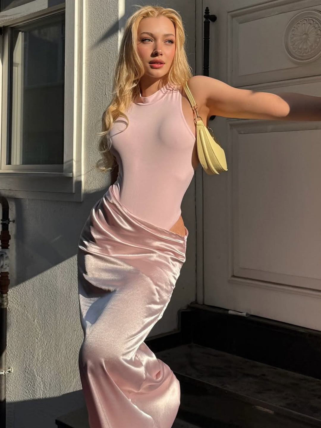 Damen Elegantes Maxikleid mit figurformendem Halterneck und drapiertem Rock Echo Archiv