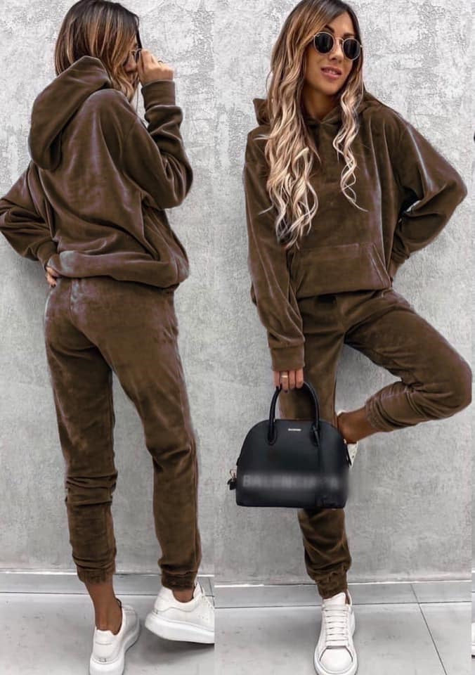 Damen Velours-Lounge-Set mit kuscheliger Kapuzenpullover und schmal zulaufender Jogginghose – Avérine