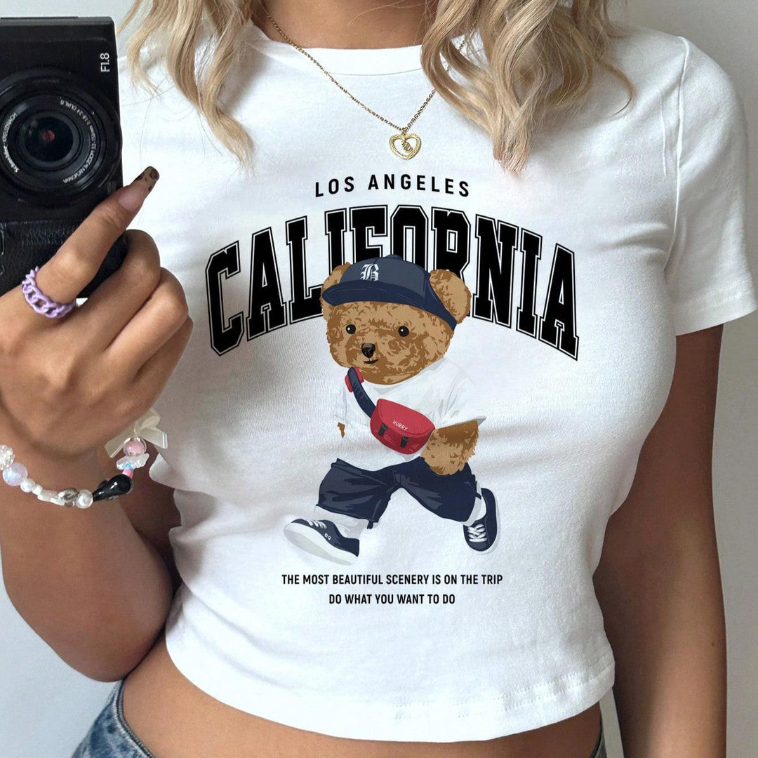Damen Crop-T-Shirt mit verspieltem Bärenmotiv und modischem Schriftzug Echo Archiv