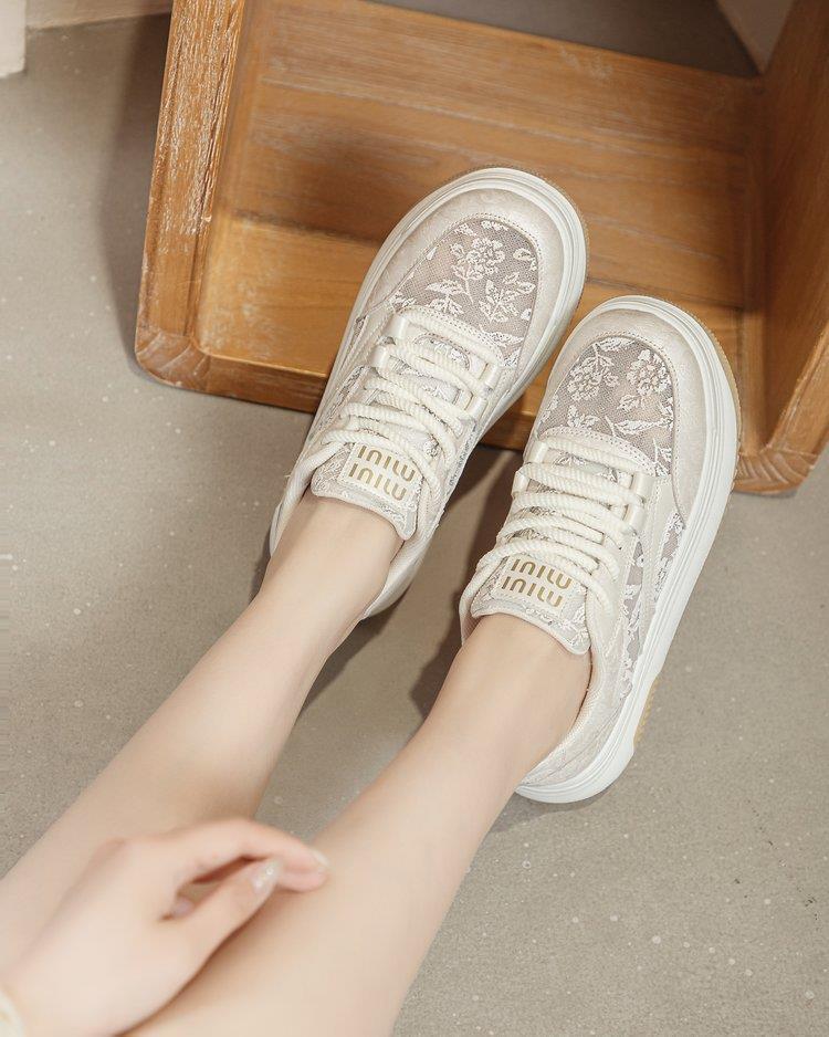 Damen Sneakers mit filigranem Blumenmotiv und gepolsterter Sohle Echo Archiv