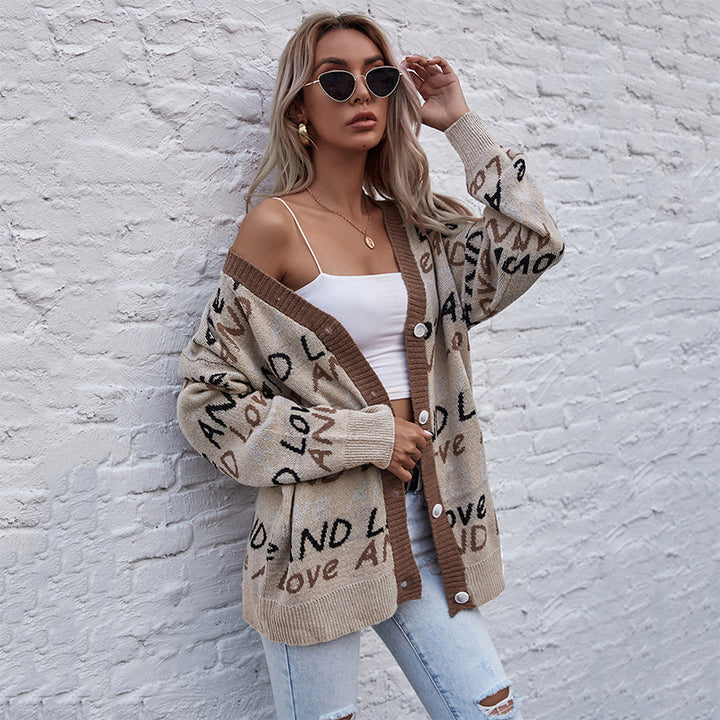 Damen Oversize-Strickcardigan mit Buchstabenjacquard, tiefem V‑Ausschnitt und Knopfleiste Echoarchiv