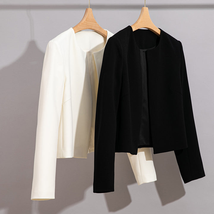 Damen Kragenloser Kurzblazer mit verdeckter Frontblende und leicht taillierter Silhouette Echoarchiv