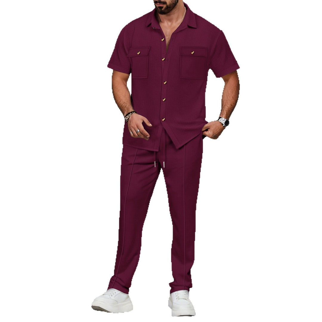 Herren modisches Kurzarm-Hemd und elegante Freizeithose Echoarchiv