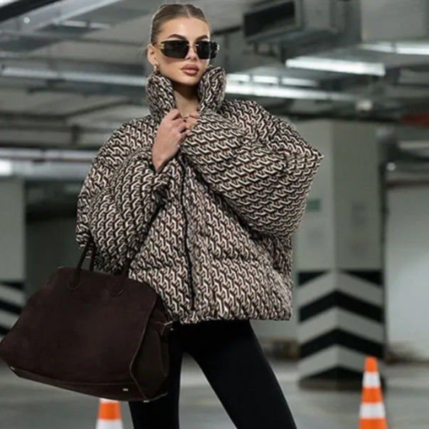 Damen Kurz gesteppte Oversize-Steppjacke mit hohem Schalkragen Echoarchiv