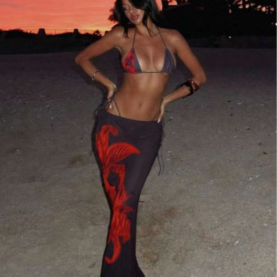 Damen Bikiniset mit elegantem Wickelrock und floralem Design Echo Archiv