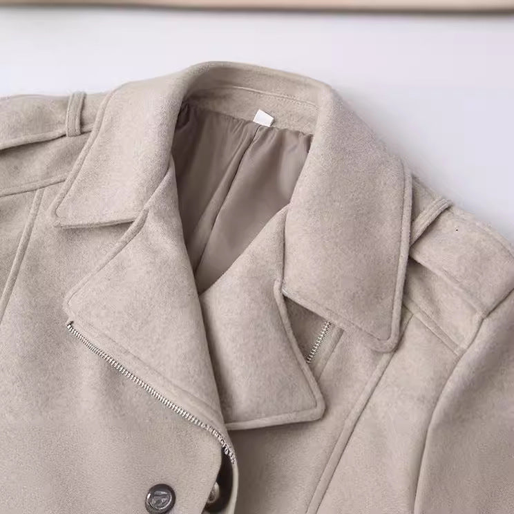 Damen cropped Wollmix-Bikerjacke mit asymmetrischem Reißverschluss und großem Schalkragen – Célinea