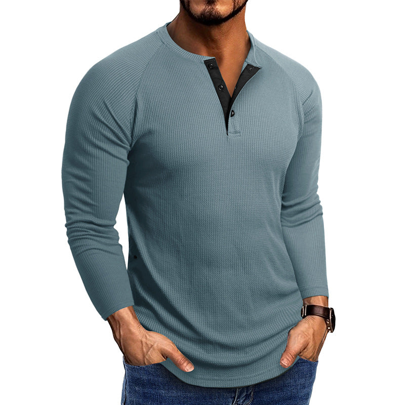 Herren modisches Langarm-Henley-Shirt mit strukturiertem Stoff und eleganten Knopfdetails Echoarchiv
