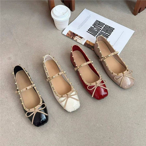 Damen Ballerina mit quadratischer Zehenbox, Nietenbesetztem Rand und verstellbarem Mary‑Jane Riemchen – Lioré