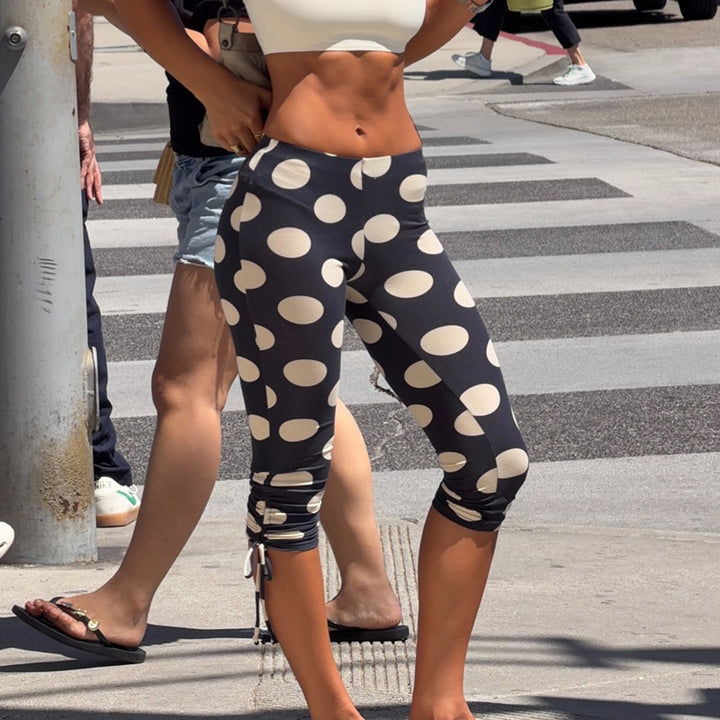 Damen Leggins mit grafischem Punkten-Design und seitlichen Schnürungen Echo Archiv