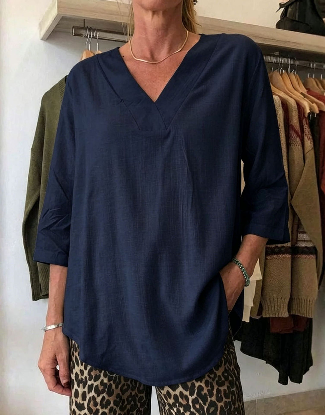 Damen Leichte Oversize V-Ausschnitt Tunika in Leinenoptik mit dreiviertel Ärmeln und abgerundetem Saum – Avérine
