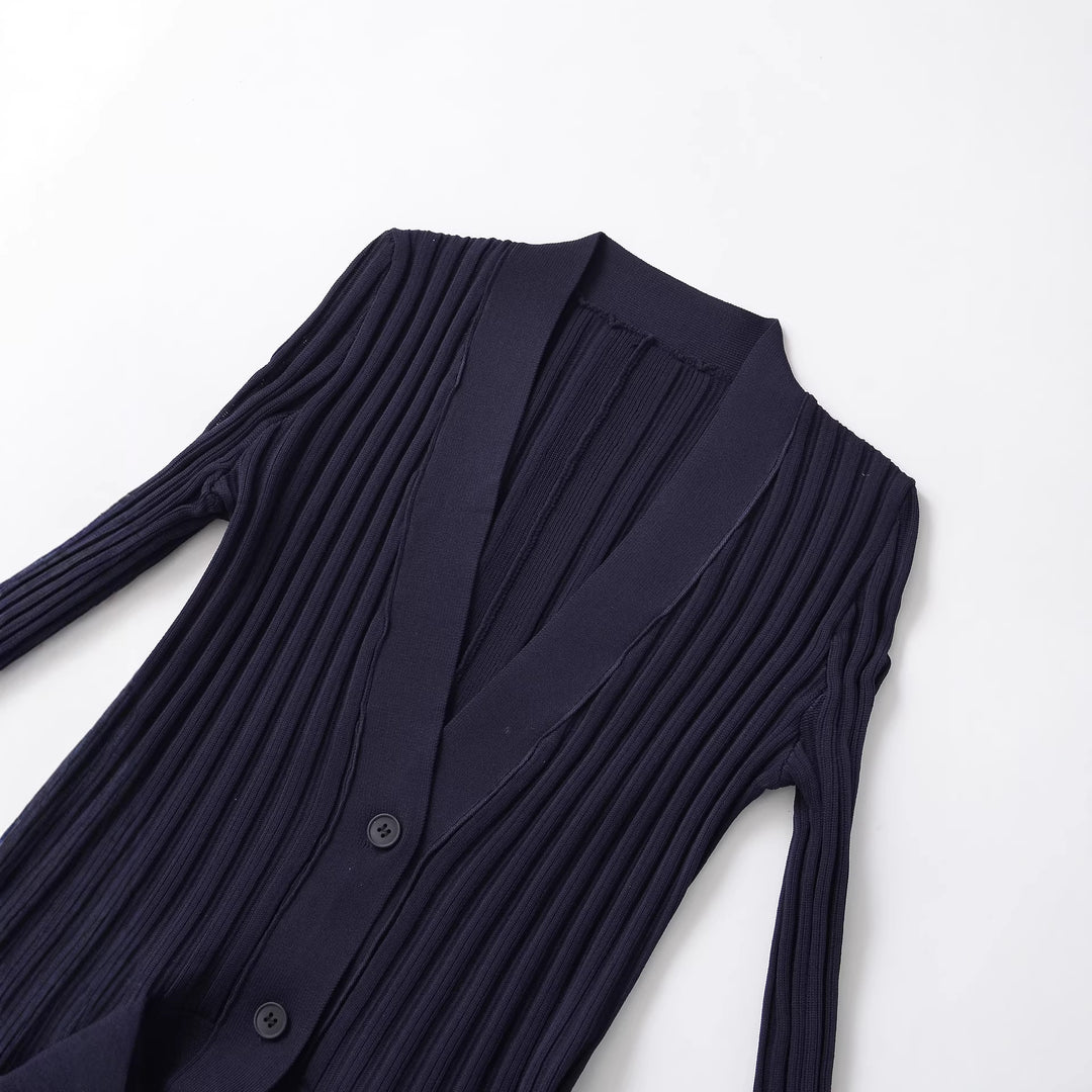 Damen gerippter Strickcardigan mit Schalkragen, tailliertem Volantsaum und Knopfleiste – Veloura