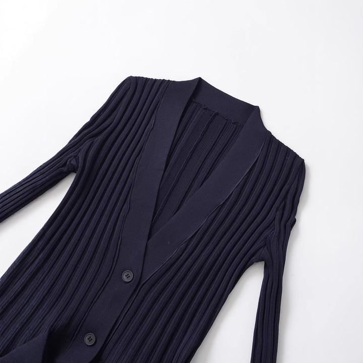 Damen gerippter Strickcardigan mit Schalkragen, tailliertem Volantsaum und Knopfleiste – Veloura