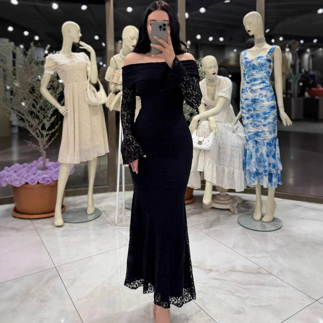 Damen Elegantes Spitzenkleid mit Off-Shoulder Design und Schößchen Echo Archiv