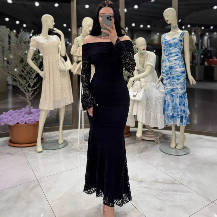 Damen Elegantes Spitzenkleid mit Off-Shoulder Design und Schößchen Echo Archiv