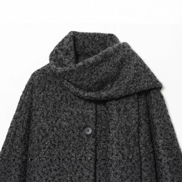 Damen nan kastiges Bouclé-Cape mit voluminösem Rollkragen und Frontknöpfen Echo Archiv