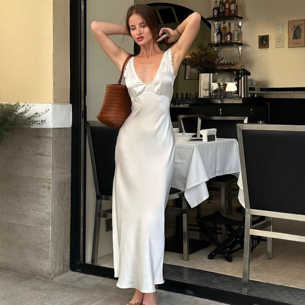 Damen elegantes Satin-Nachtkleid mit tiefem V-Ausschnitt und breiten Trägern Echo Archiv
