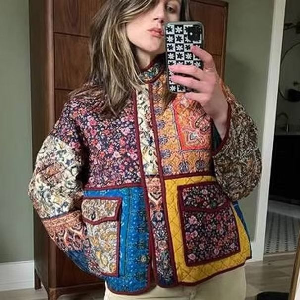 Damen nan Boho-Quiltjacke mit Patchwork‑Print, gesteppter Innenlage und aufgesetzten Klappentaschen Echo Archiv