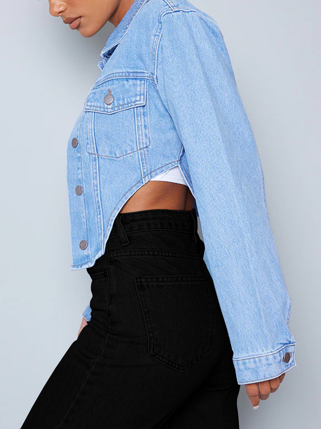 Damen kurze taillierte Cropped-Denimjacke mit geschwungenem V-Saum Echo Archiv